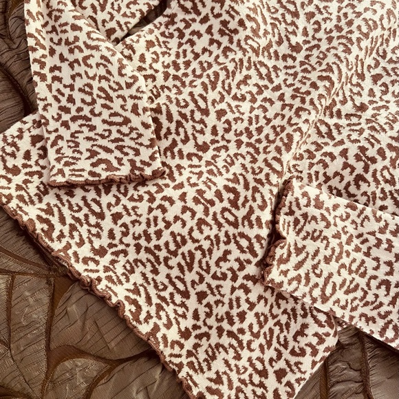 Sweater - Picture 8 of 8